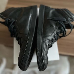Very comfortable Gucci high top shoes